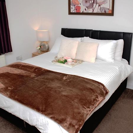 29Ew Dreams Unlimited Serviced Accommodation- Staines - Heathrow 스탠웰 외부 사진