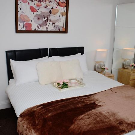 29Ew Dreams Unlimited Serviced Accommodation- Staines - Heathrow 스탠웰 외부 사진