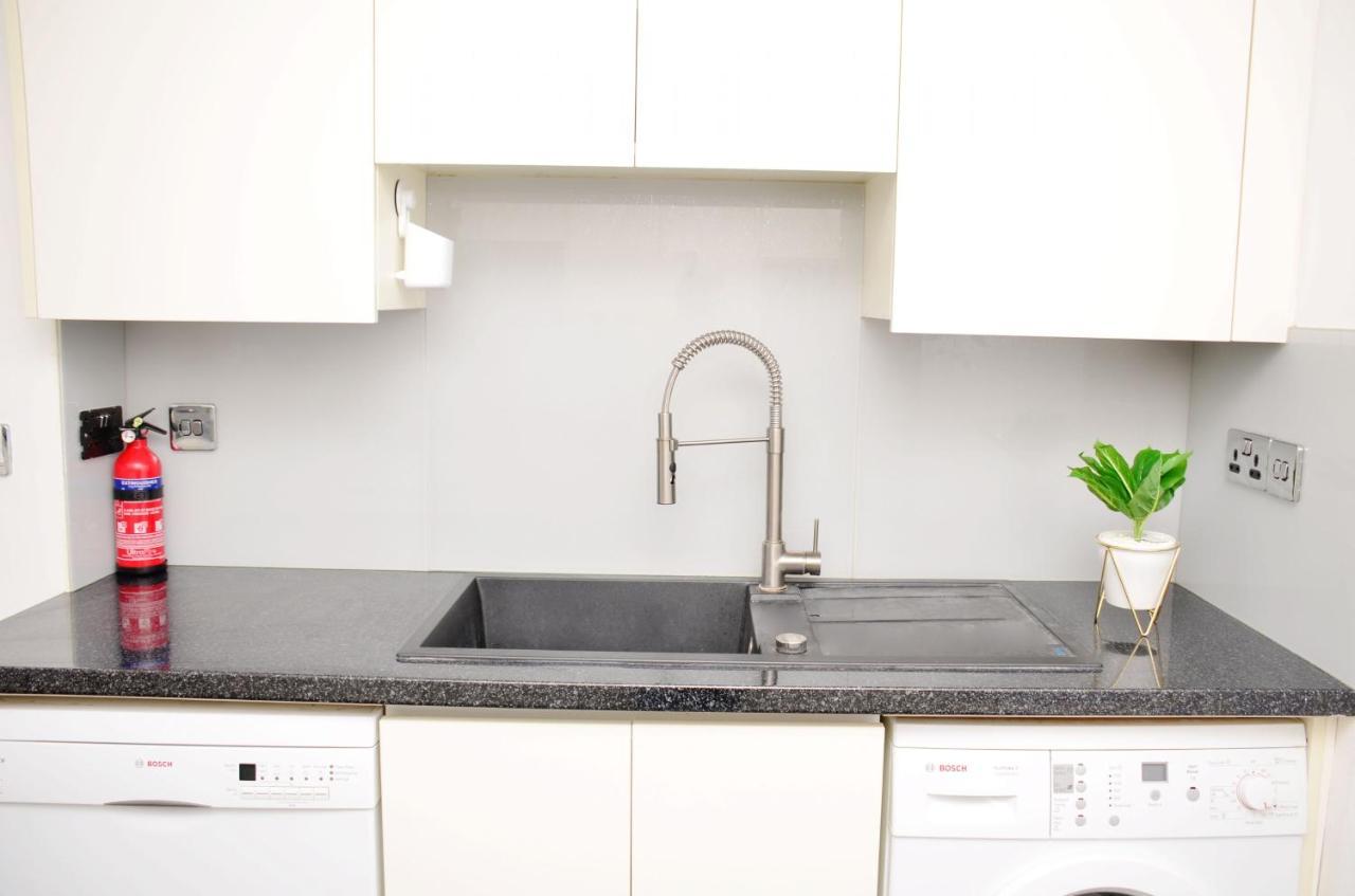 29Ew Dreams Unlimited Serviced Accommodation- Staines - Heathrow 스탠웰 외부 사진