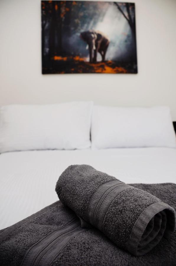 29Ew Dreams Unlimited Serviced Accommodation- Staines - Heathrow 스탠웰 외부 사진