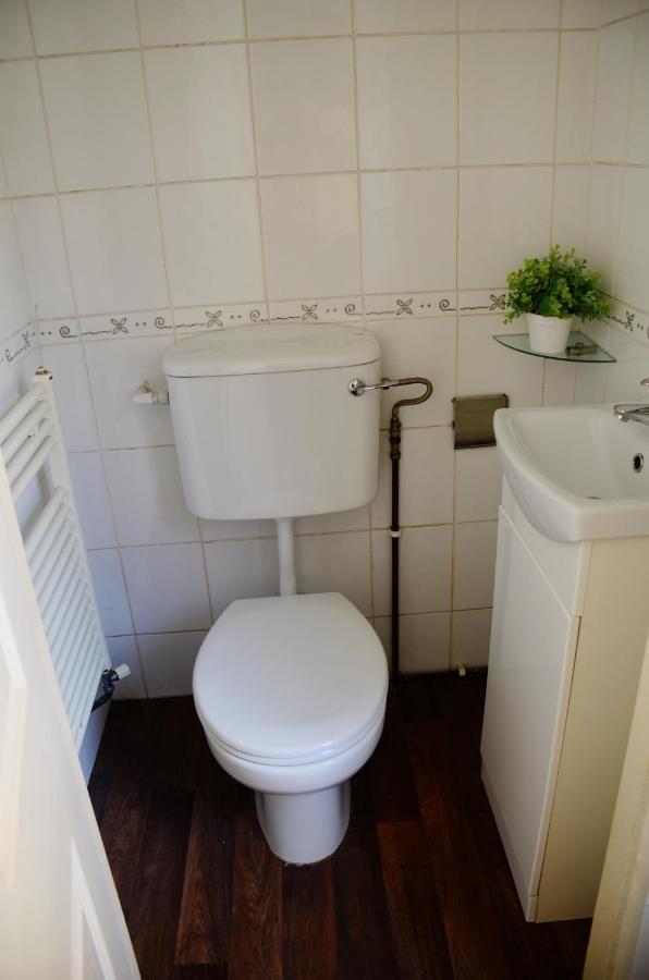 29Ew Dreams Unlimited Serviced Accommodation- Staines - Heathrow 스탠웰 외부 사진