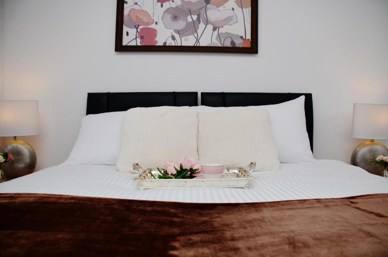 29Ew Dreams Unlimited Serviced Accommodation- Staines - Heathrow 스탠웰 외부 사진