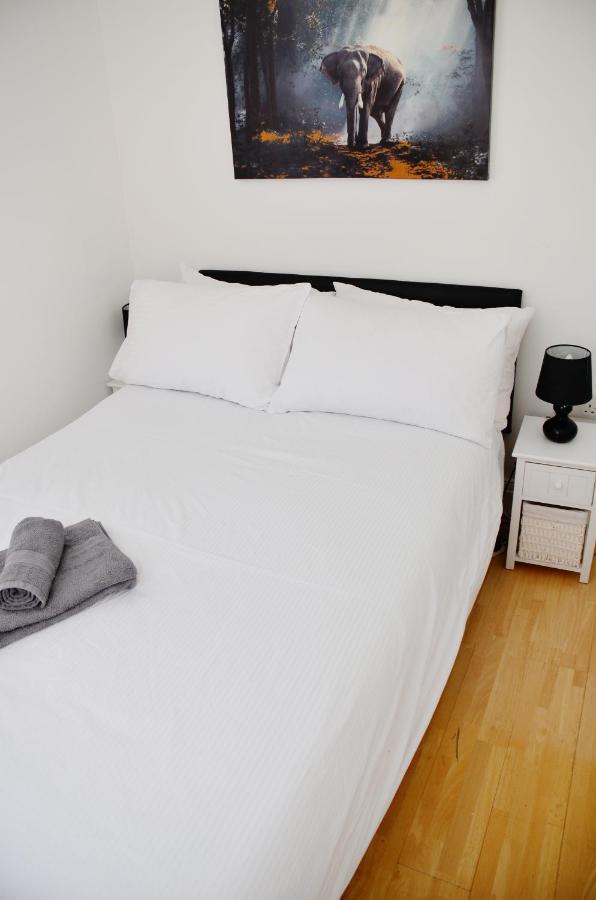 29Ew Dreams Unlimited Serviced Accommodation- Staines - Heathrow 스탠웰 외부 사진