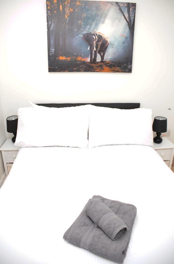 29Ew Dreams Unlimited Serviced Accommodation- Staines - Heathrow 스탠웰 외부 사진