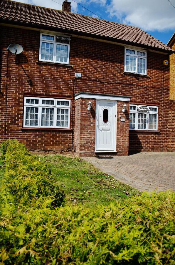 29Ew Dreams Unlimited Serviced Accommodation- Staines - Heathrow 스탠웰 외부 사진