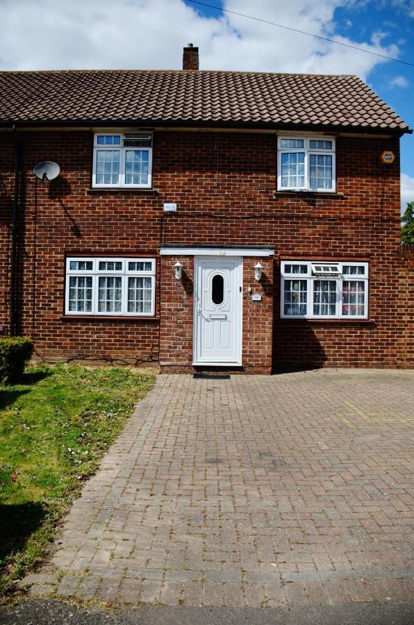 29Ew Dreams Unlimited Serviced Accommodation- Staines - Heathrow 스탠웰 외부 사진