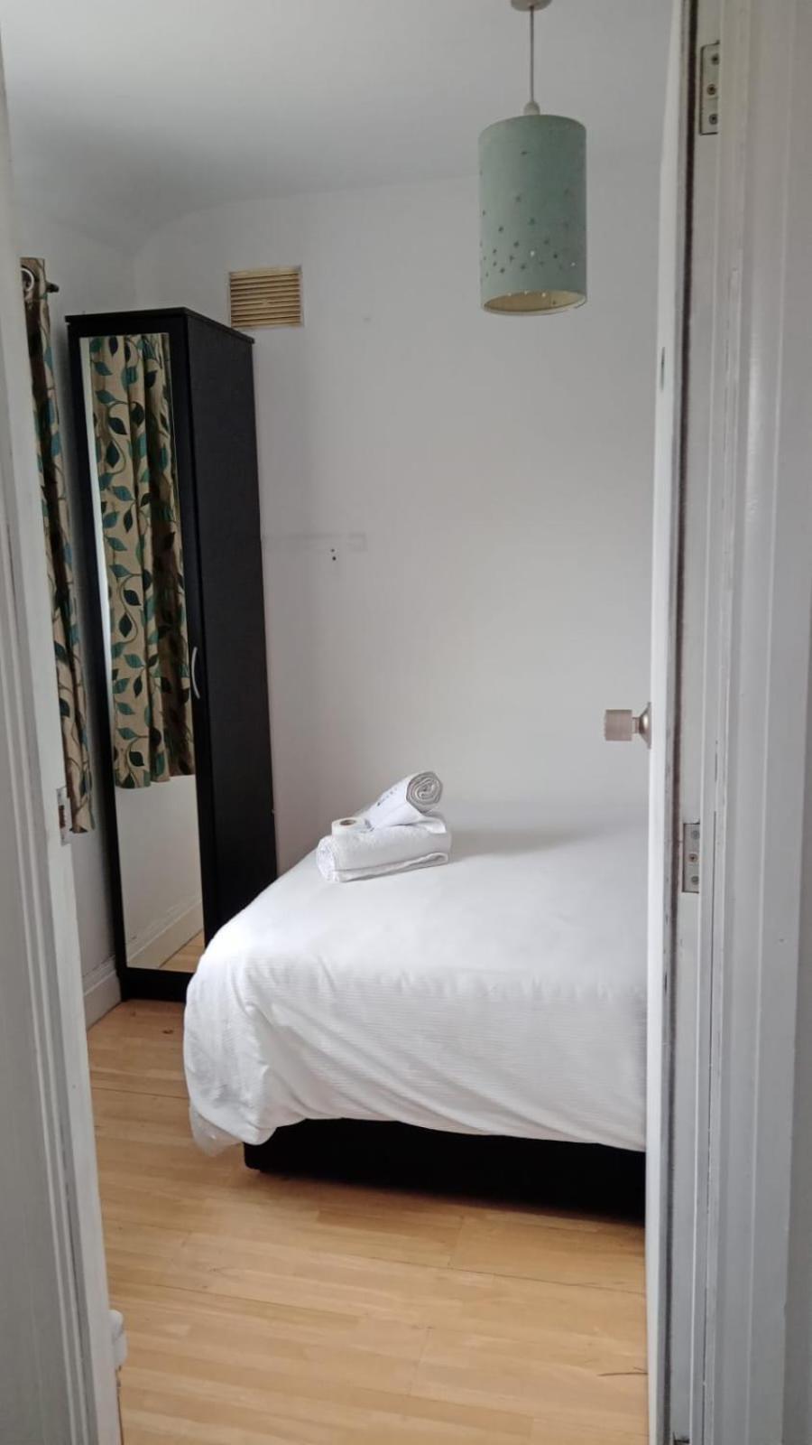 29Ew Dreams Unlimited Serviced Accommodation- Staines - Heathrow 스탠웰 외부 사진