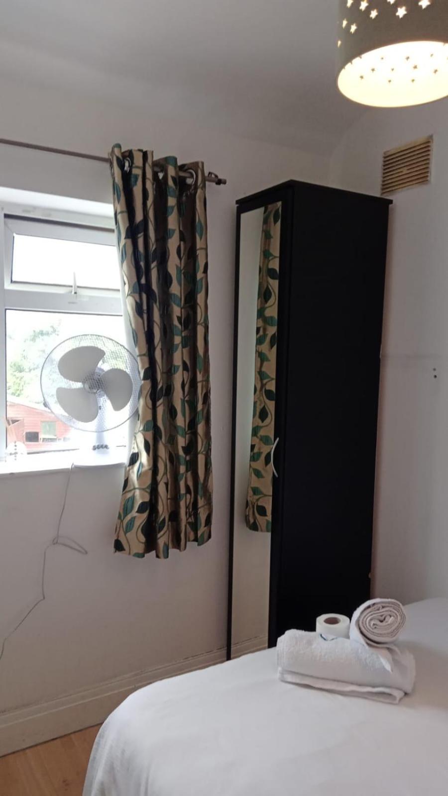 29Ew Dreams Unlimited Serviced Accommodation- Staines - Heathrow 스탠웰 외부 사진